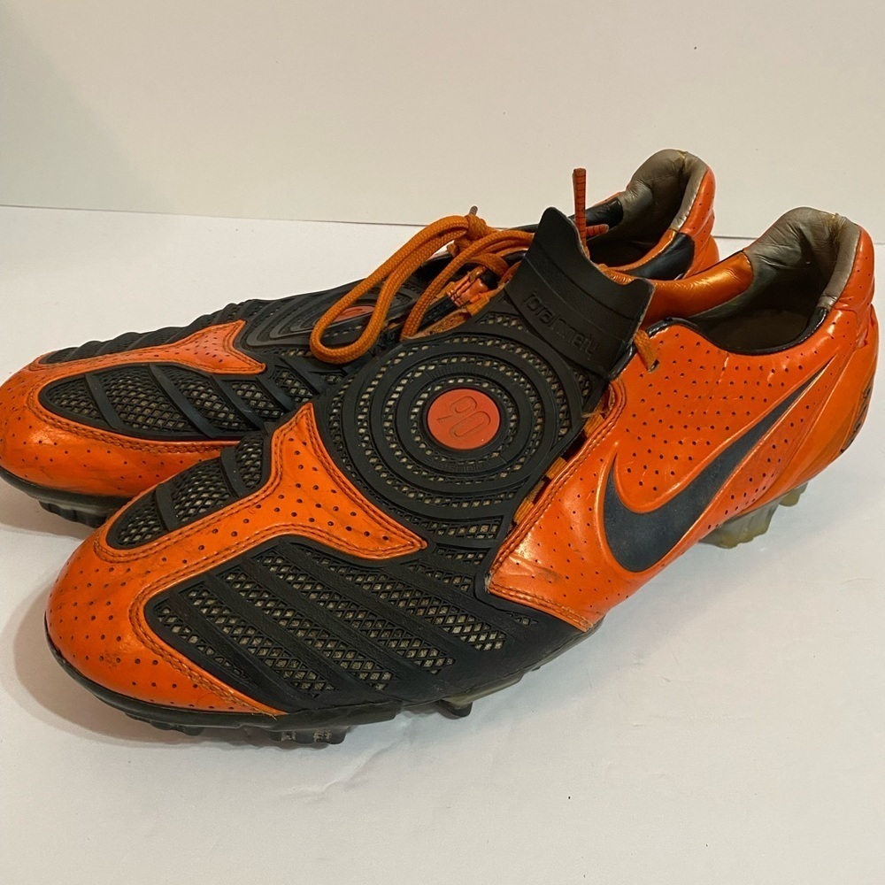 Nike Men's Orange and Black Athletic Soccer Cleats